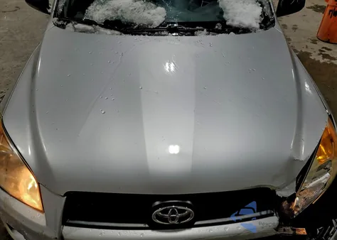 2009 Toyota Rav4 z USA, uszkodzony, nr VIN JTMBF33V895004488